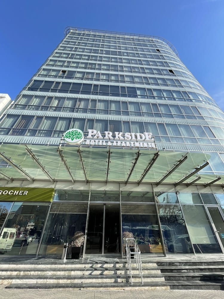 Parkside Hotel & Apartments — 4