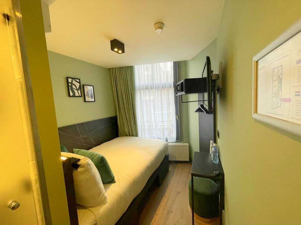 Ciao Papa Hotel Amsterdam Central Station — 5