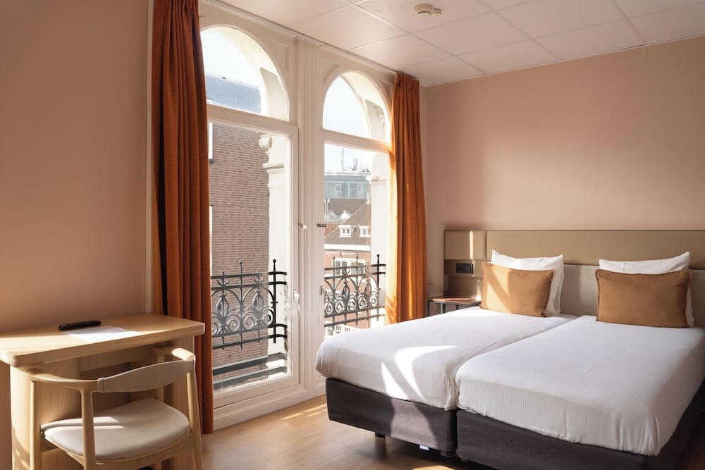 CS Hotel — 1