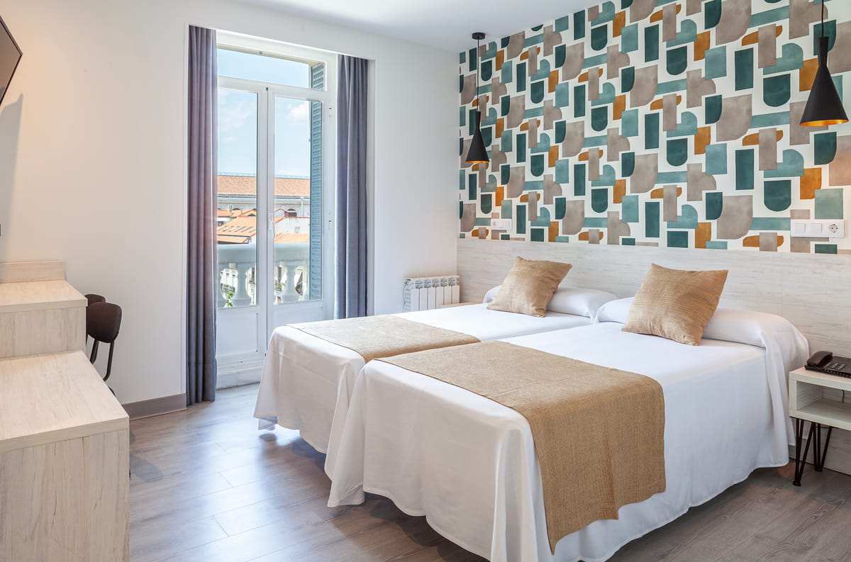 Mediodía Hotel — 1