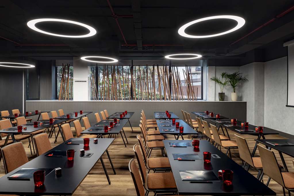 Radisson RED Madrid — 4