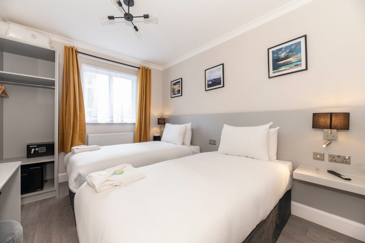 Marina Hotel London — 2