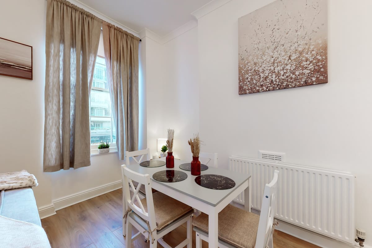Park Lane Apartments Baker Street — 4