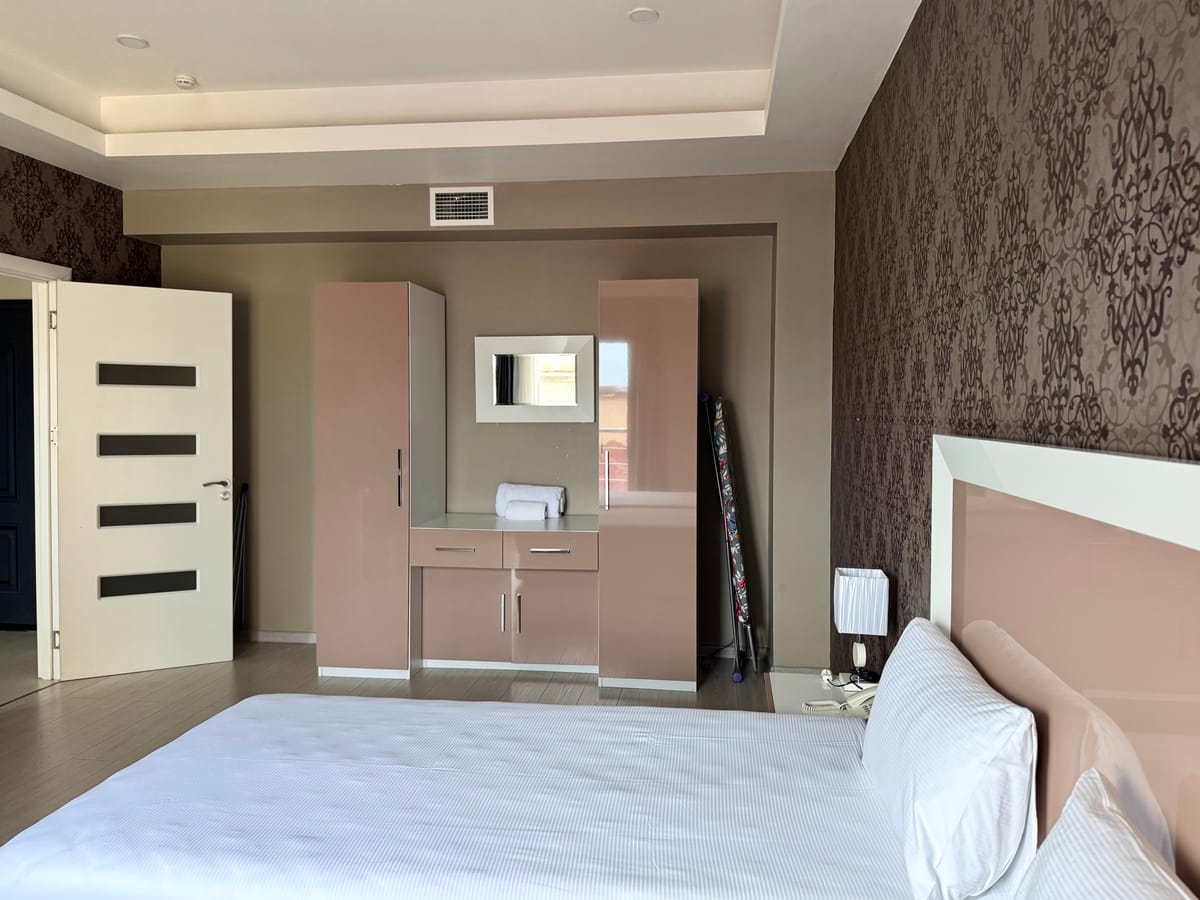 Diplomat Suites — 4