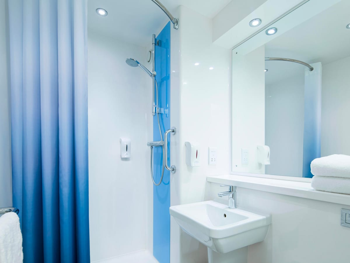 Travelodge London City — 4