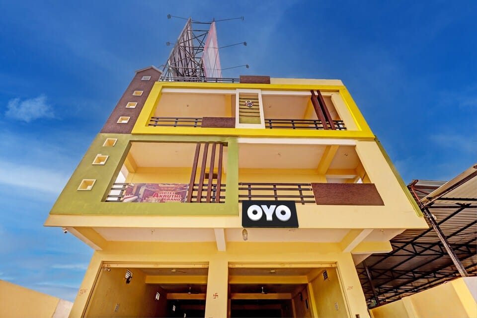 OYO Hotel Akruthi Grand — 2