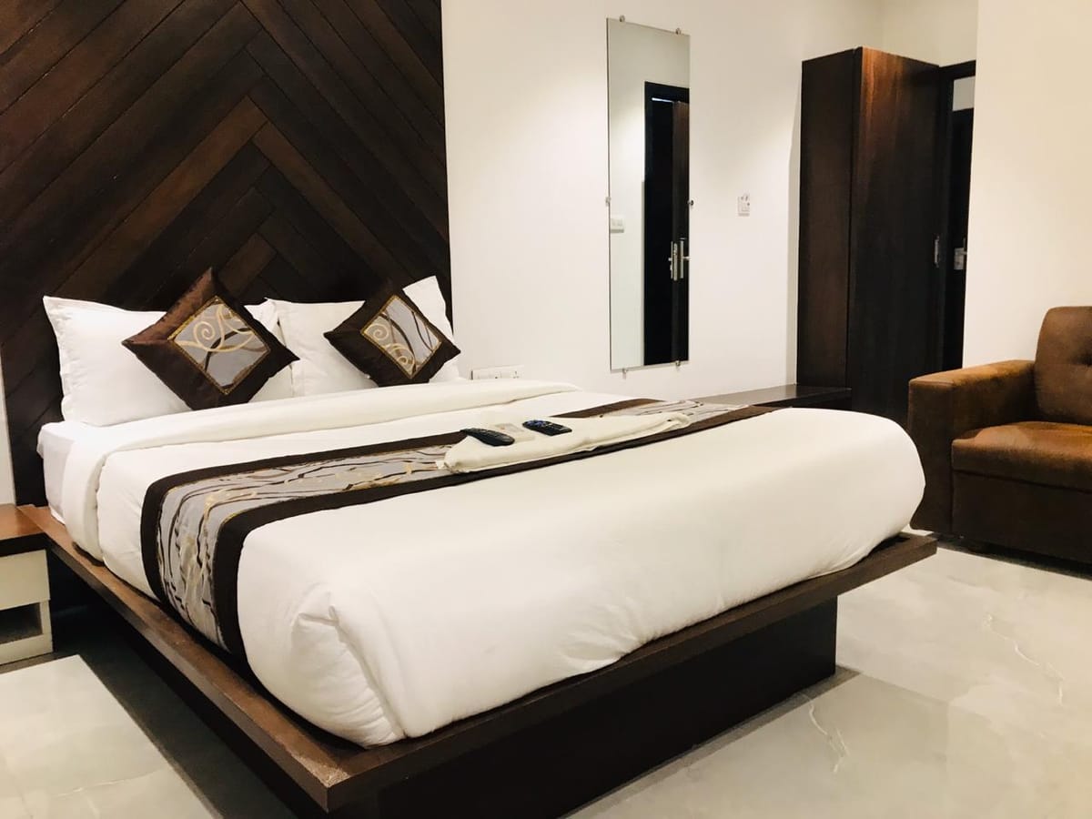 Flora Suites — 1