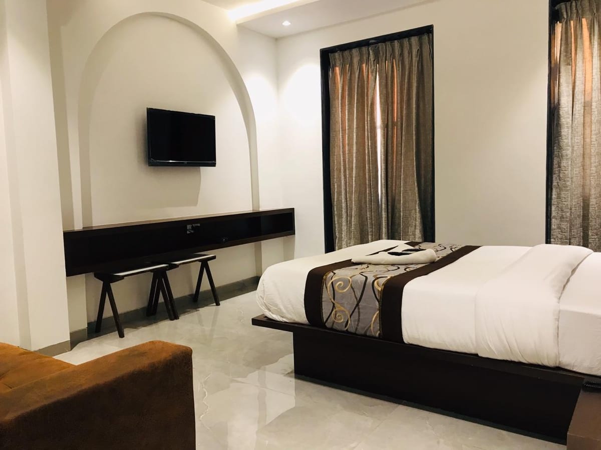 Flora Suites — 2