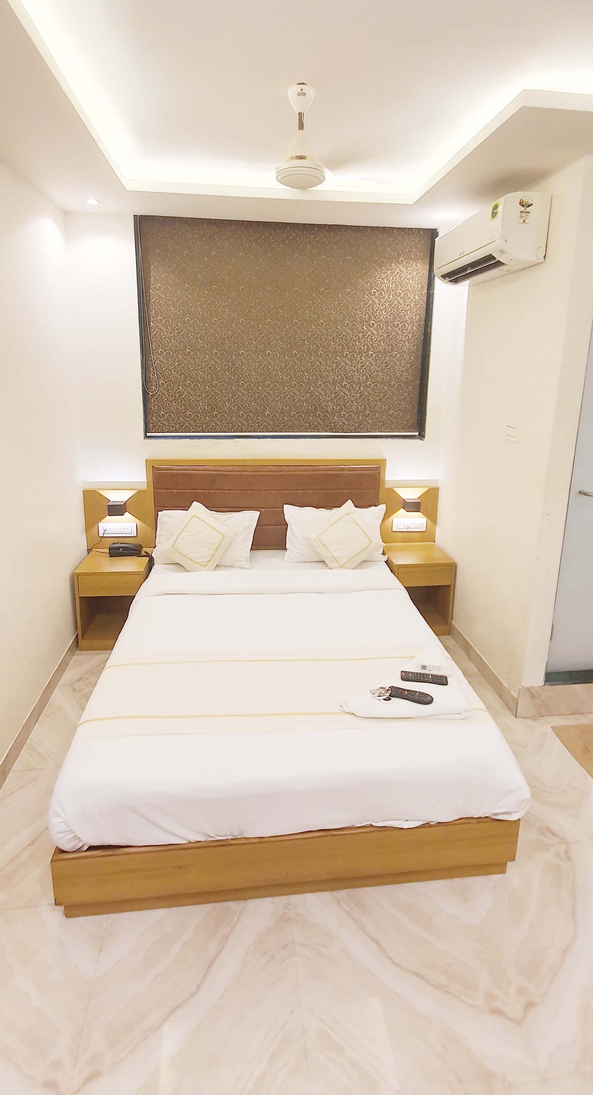 HOTEL A K FORT INN — 1