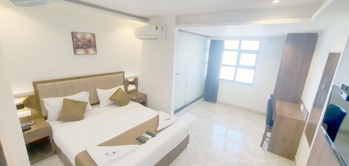 HOTEL A K FORT INN — 2