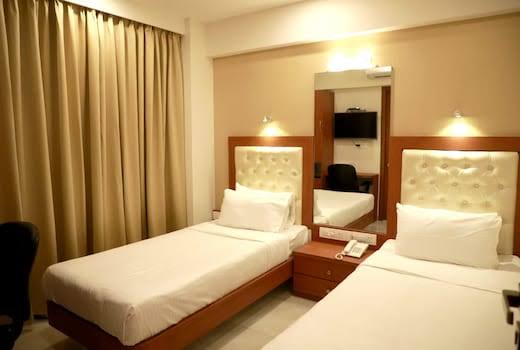 Hotel Lords — 1