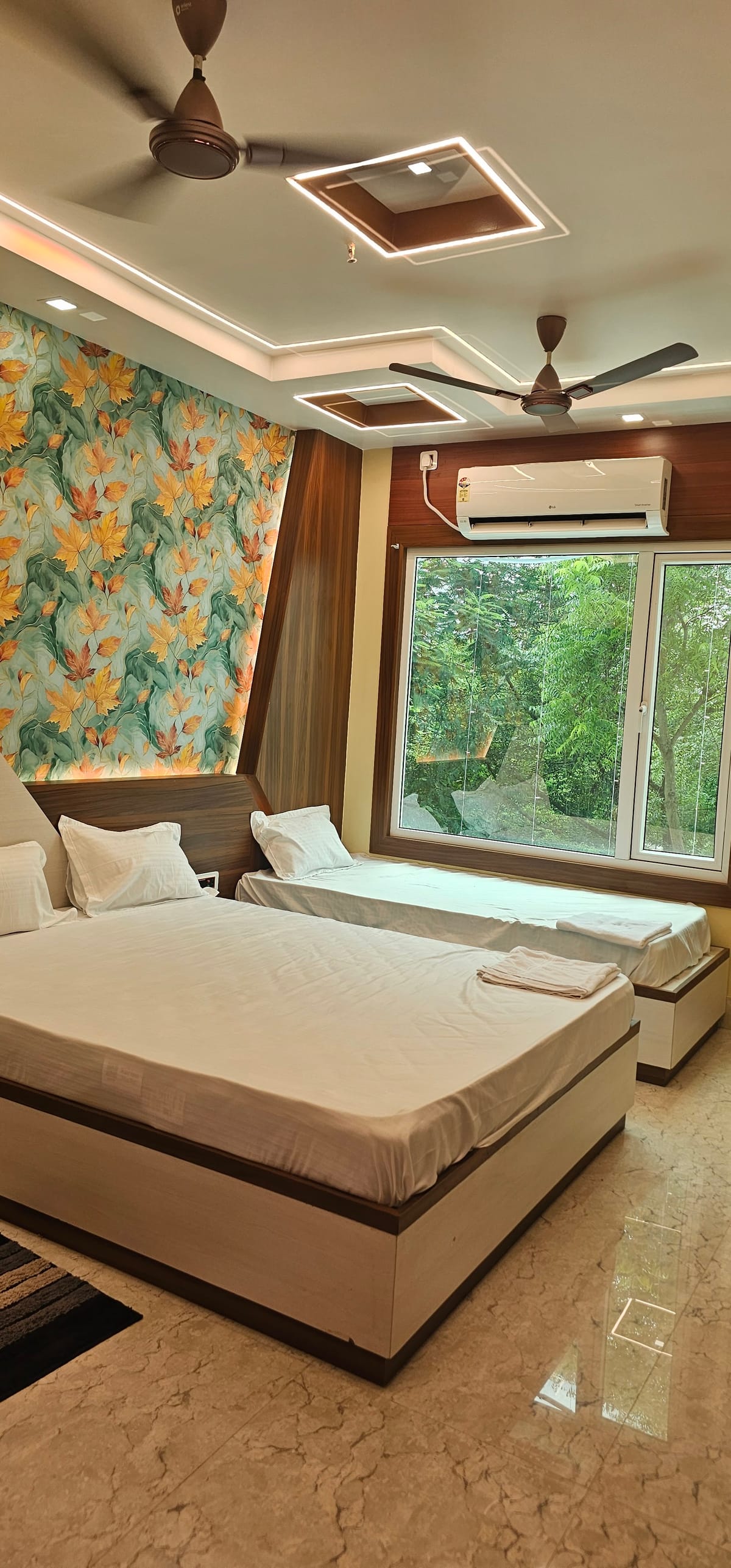 HOTEL GANGA SAROVAR INN — 4