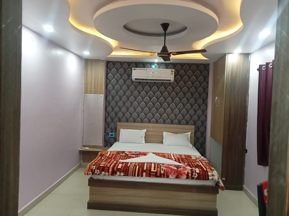Hotel Regal Heights — 4
