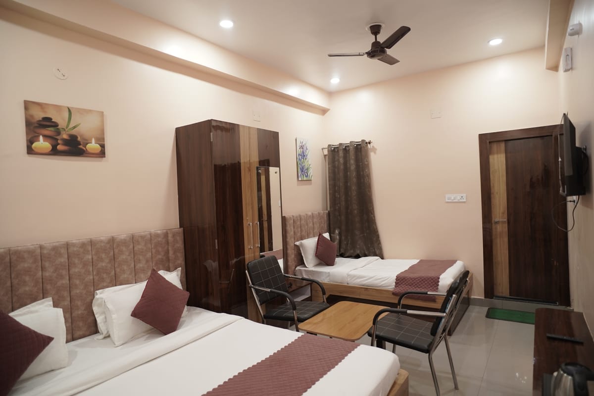 HOTEL SHREE VINAYAK PALACE — 4