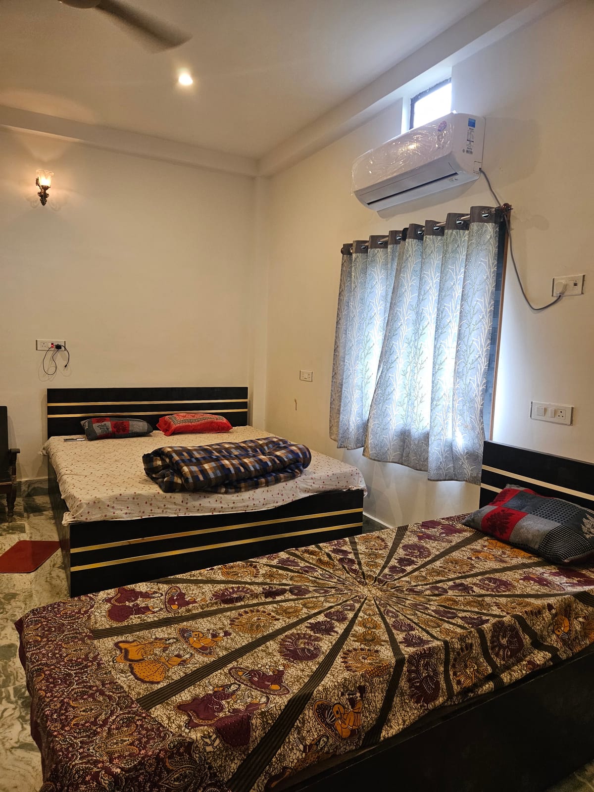 Pandit Devki Nandan Dharamsala & Guest House — 4