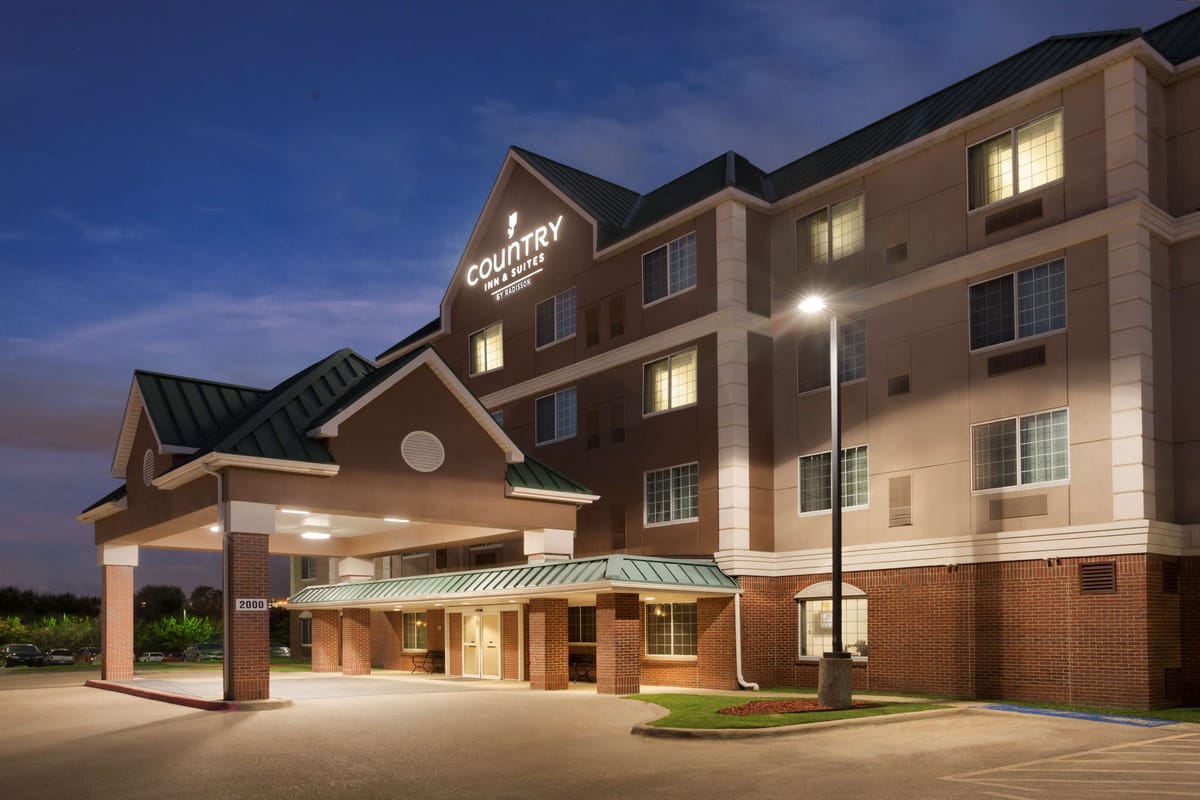 Country Inn & Suites by Radisson, DFW Airport South, TX — 1