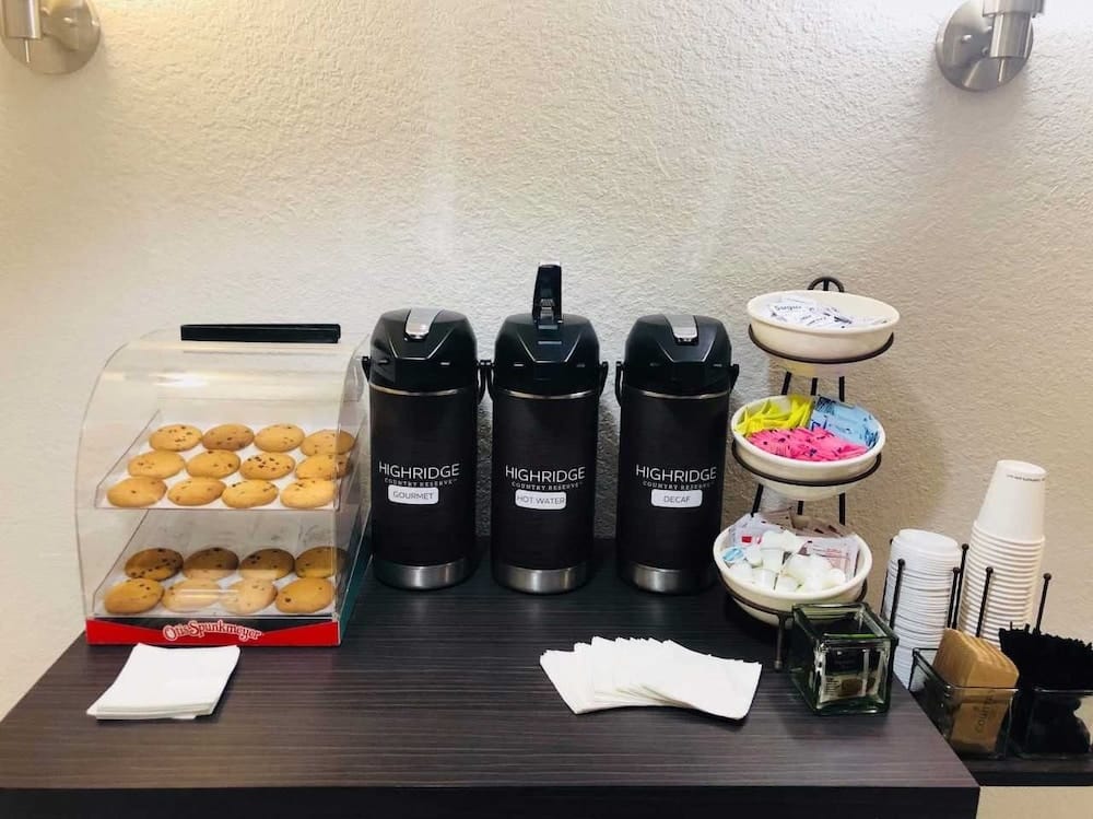 Country Inn & Suites by Radisson, DFW Airport South, TX — 5