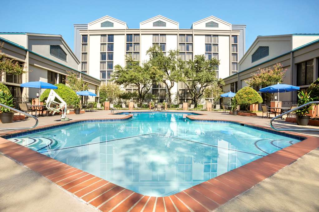 DoubleTree by Hilton Hotel Dallas - DFW Airport North — 1