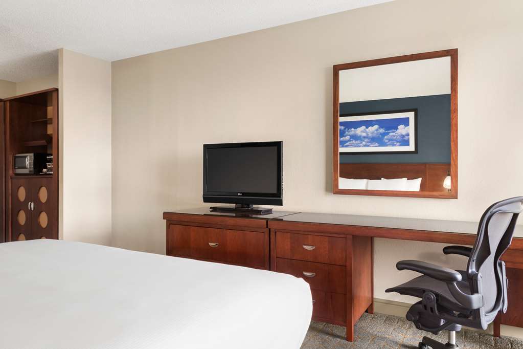DoubleTree by Hilton Hotel Dallas - DFW Airport North — 3