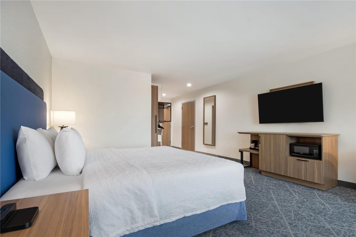 Hampton Inn & Suites by Hilton Irving DFW Airport North — 1