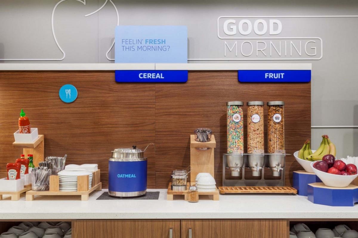 Holiday Inn Express & Suites DFW Airport - Grapevine by IHG — 2