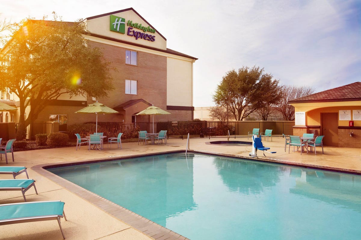 Holiday Inn Express & Suites DFW Airport - Grapevine by IHG — 4