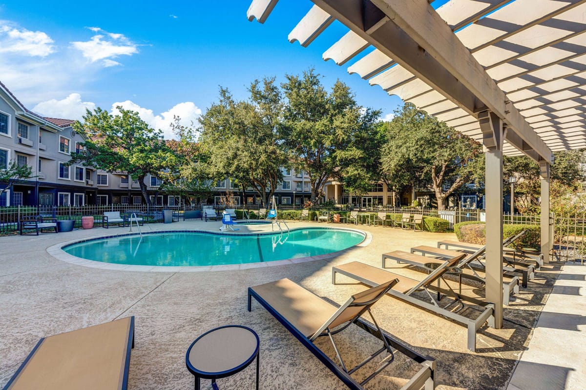 La Quinta Inn & Suites by Wyndham Dallas DFW Airport North — 1