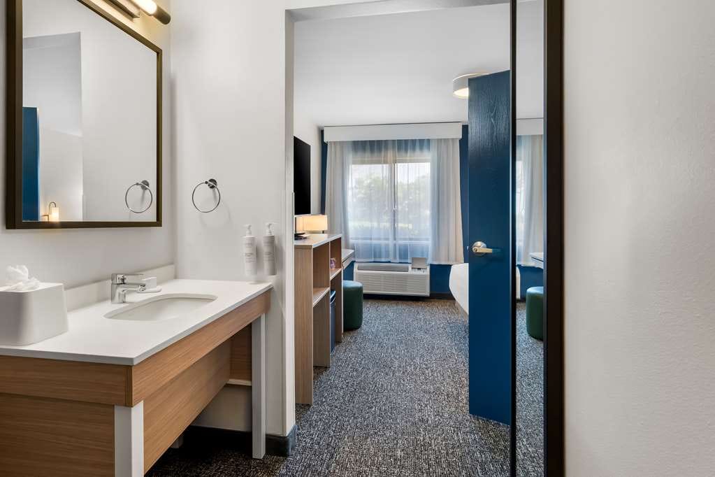 Spark by Hilton Grapevine DFW North — 5