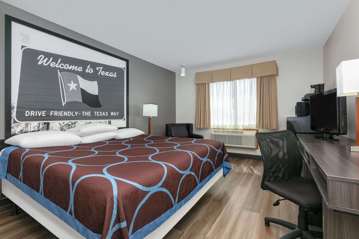 Super 8 by Wyndham Grapevine/DFW Airport Northwest — 1