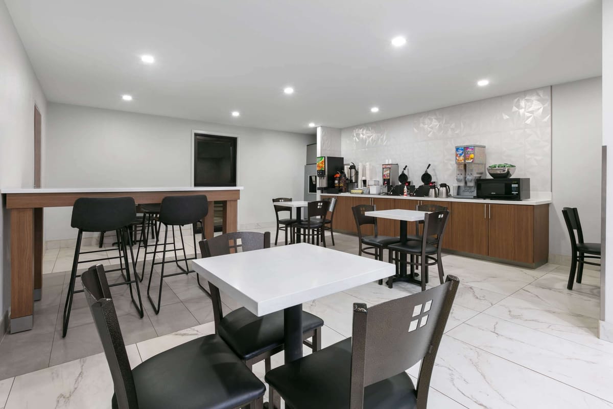 Super 8 by Wyndham Grapevine/DFW Airport Northwest — 2