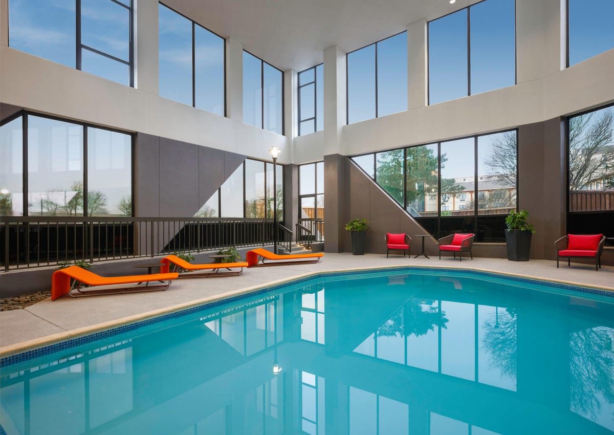 Crowne Plaza Dallas Market Ctr - Love Field by IHG — 1
