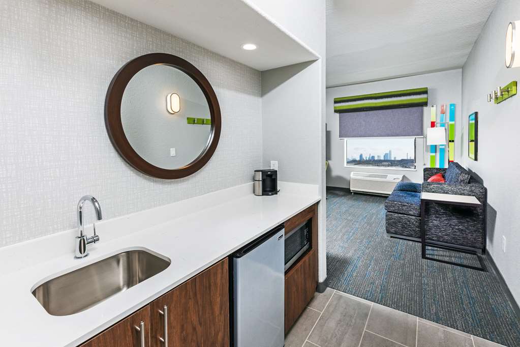 Hampton Inn & Suites Dallas I-30 Cockrell Hill — 5