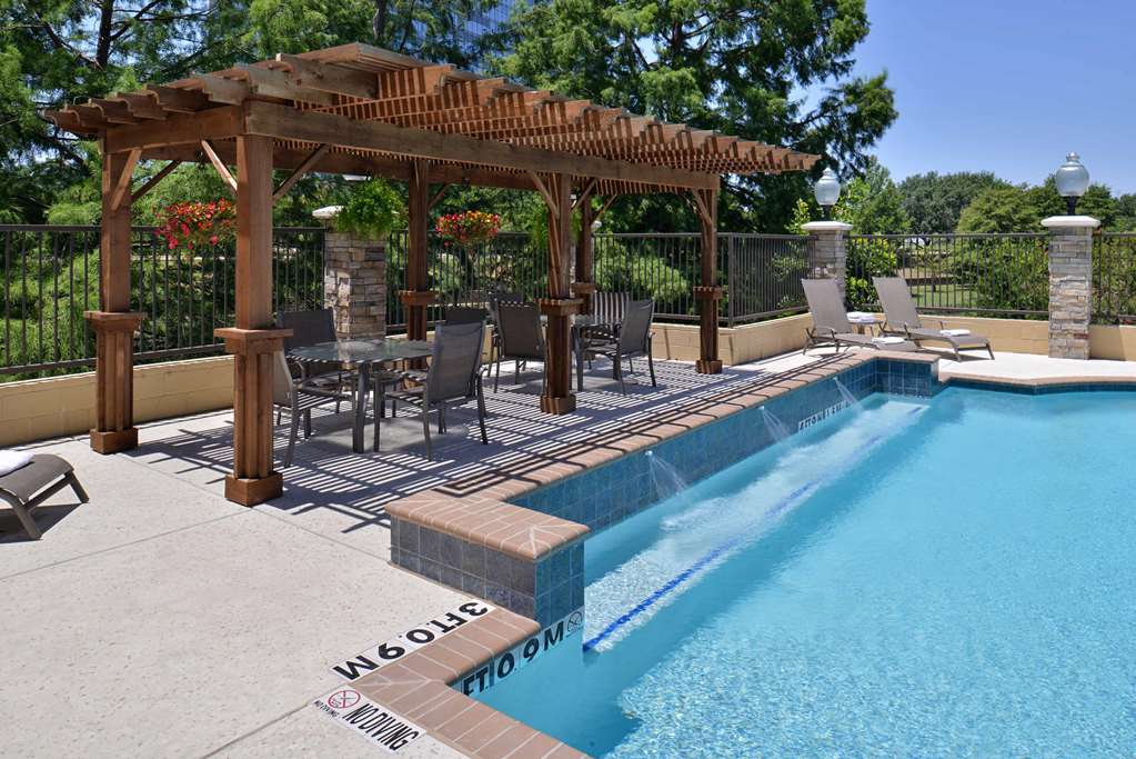 Hampton Inn & Suites Dallas Market Center — 2