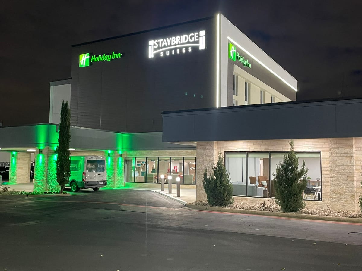 Holiday Inn Dallas Market Ctr Love Field by IHG — 4