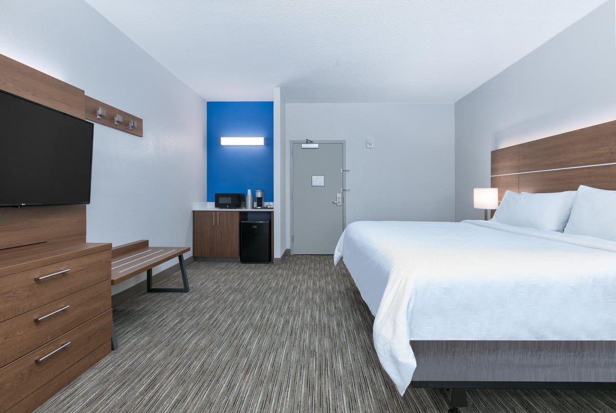 Holiday Inn Express & Suites Dallas Ft. Worth Airport South by IHG — 1