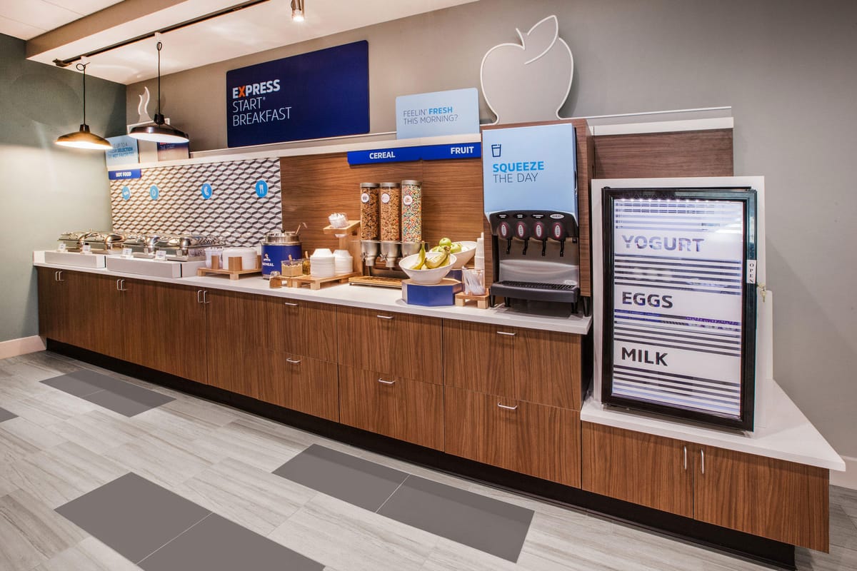 Holiday Inn Express & Suites Dallas Ft. Worth Airport South by IHG — 2