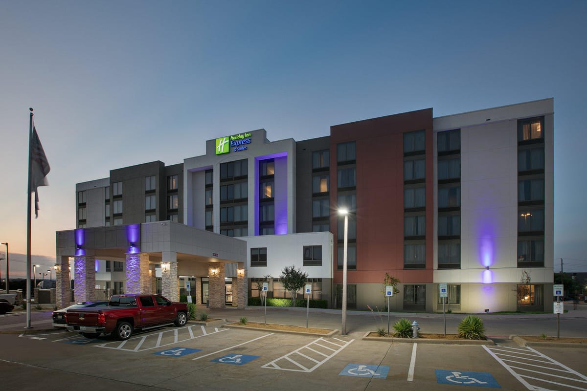 Holiday Inn Express & Suites Dallas Ft. Worth Airport South by IHG — 3