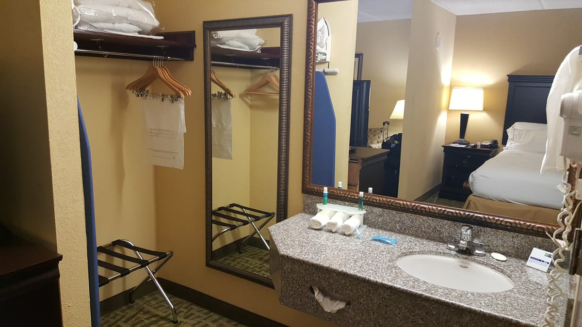 Holiday Inn Express & Suites Dallas Ft. Worth Airport South by IHG — 4
