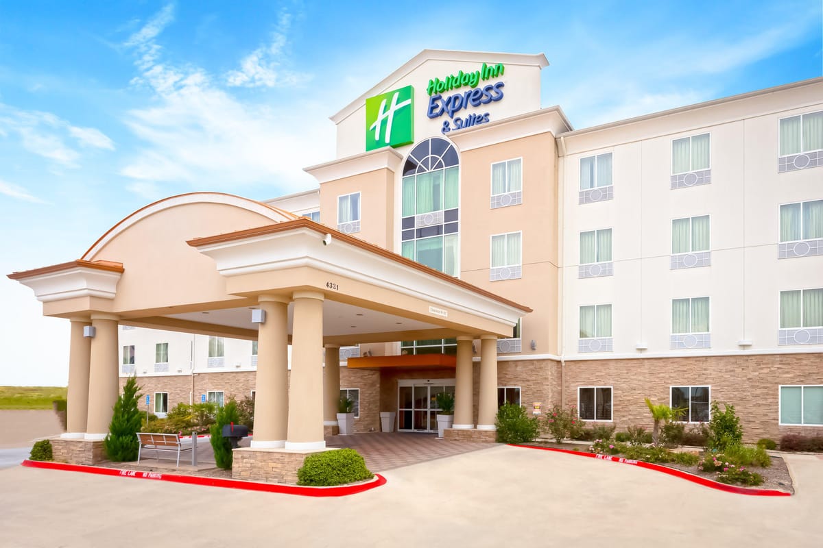 Holiday Inn Express & Suites Dallas W - I-30 Cockrell Hill by IHG — 2