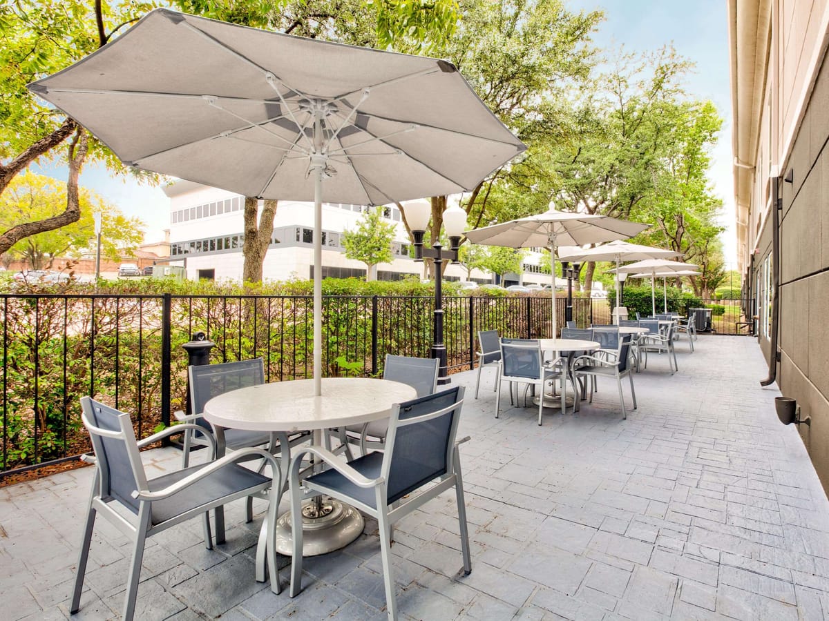 La Quinta Inn & Suites by Wyndham Dallas - Las Colinas — 1