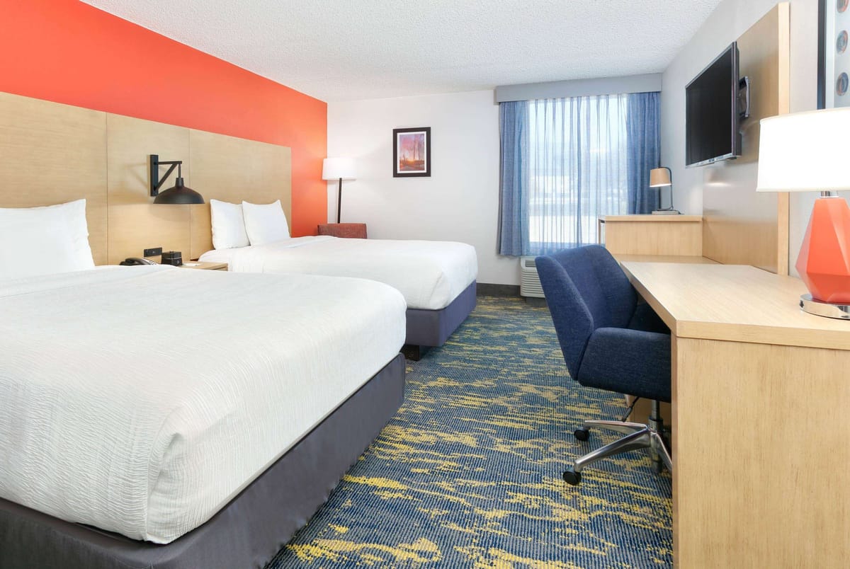 La Quinta Inn & Suites by Wyndham Dallas - Las Colinas — 5