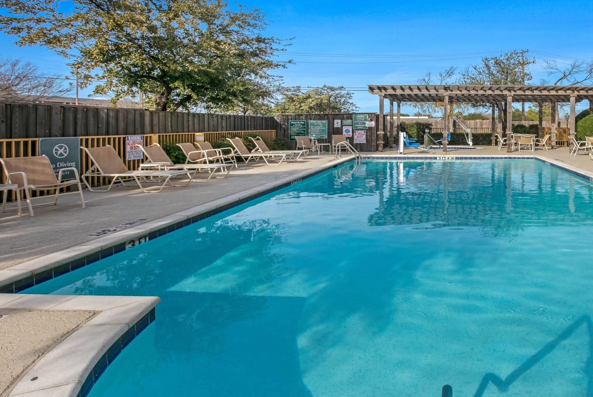 La Quinta Inn & Suites by Wyndham DFW Airport South / Irving — 2