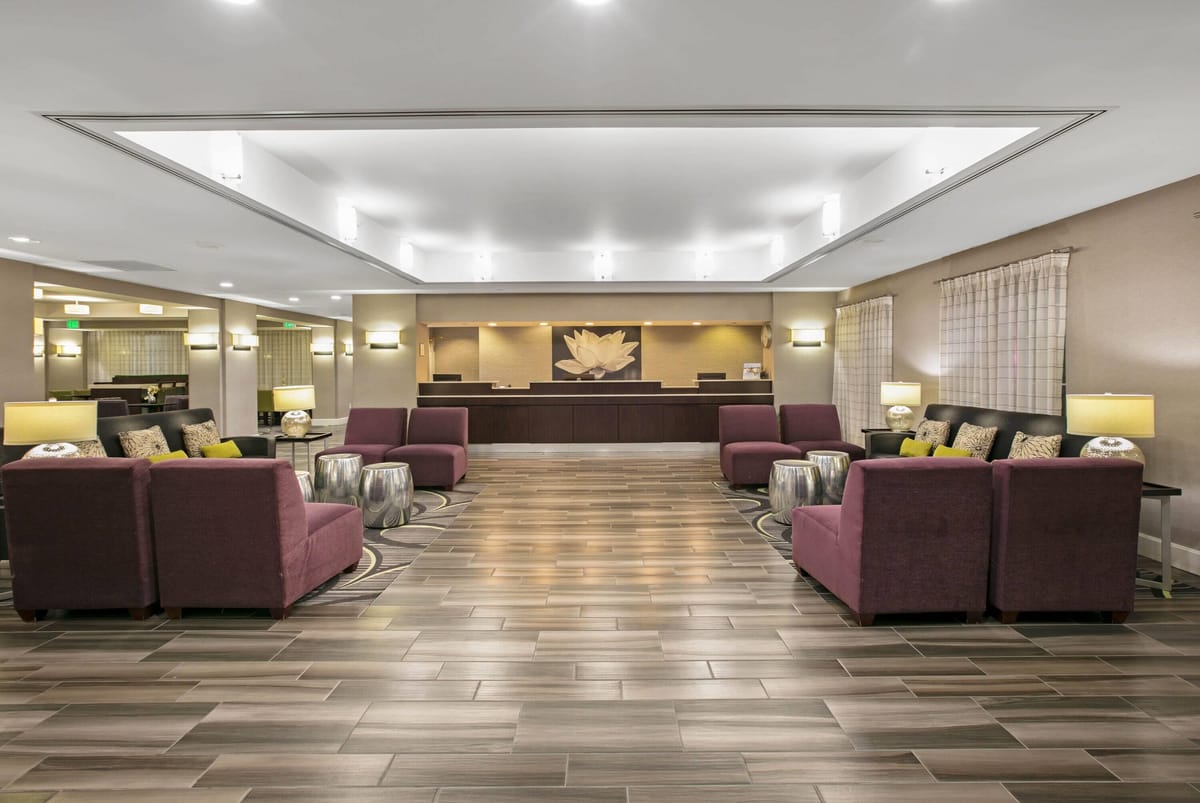 La Quinta Inn & Suites by Wyndham DFW Airport South / Irving — 3