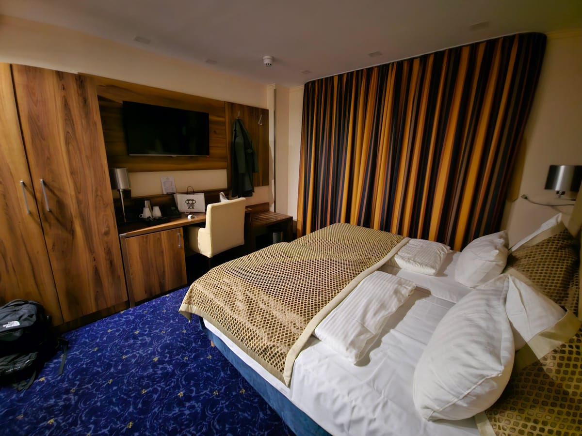Grand Hotel Empire — 3