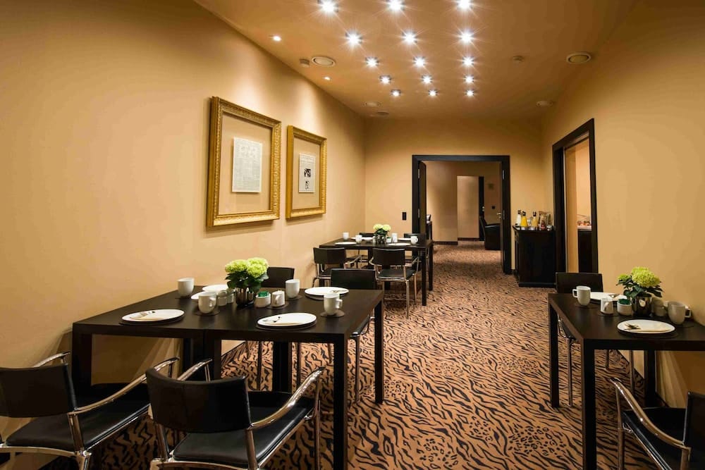 Hotel Concorde — 4