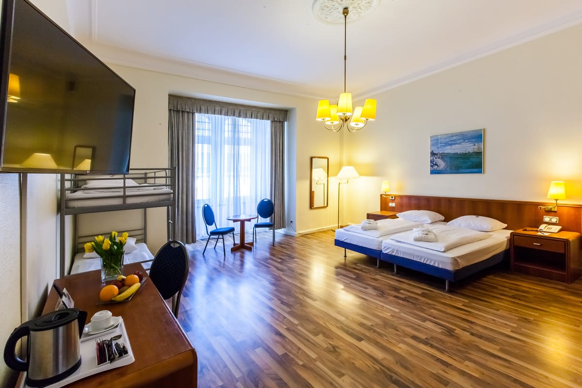 Hotel Monopol — 2