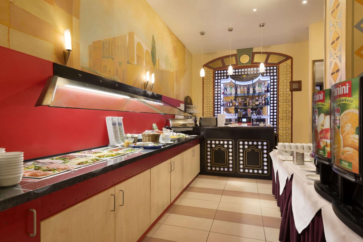 Ramada by Wyndham Frankfurt Central Station — 4