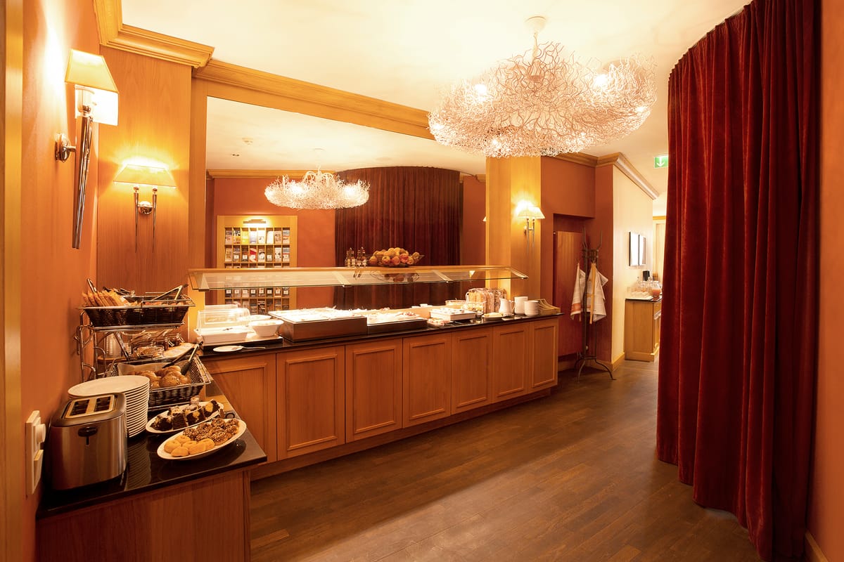 Townhouse Hotel — 1