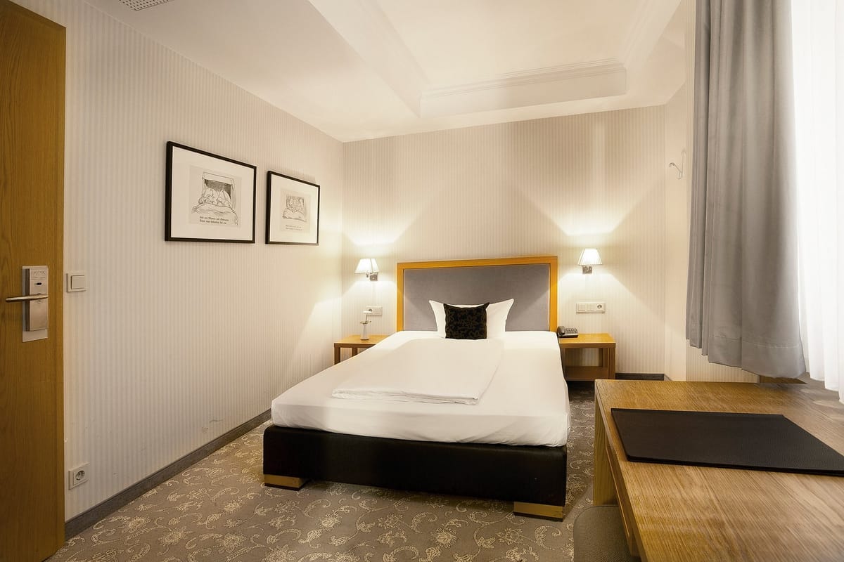Townhouse Hotel — 2