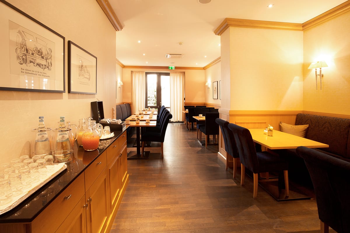 Townhouse Hotel — 4